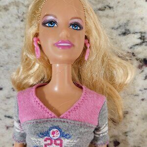 2007 Barbie with beach feet and earrings